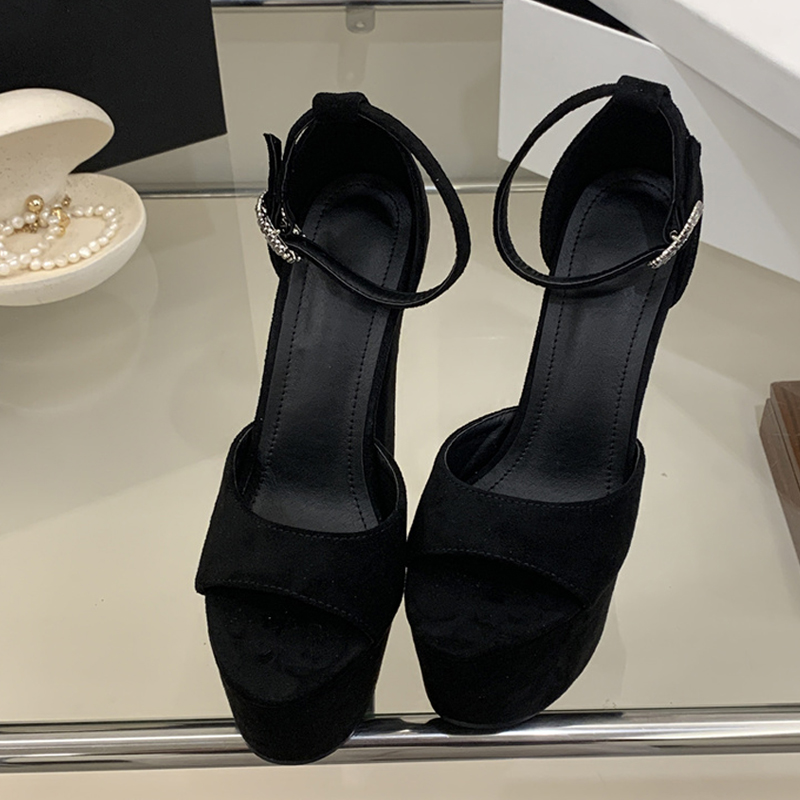 Sandali con Tacco Alto Estremo - Square Toe Mule recensione e prezzo