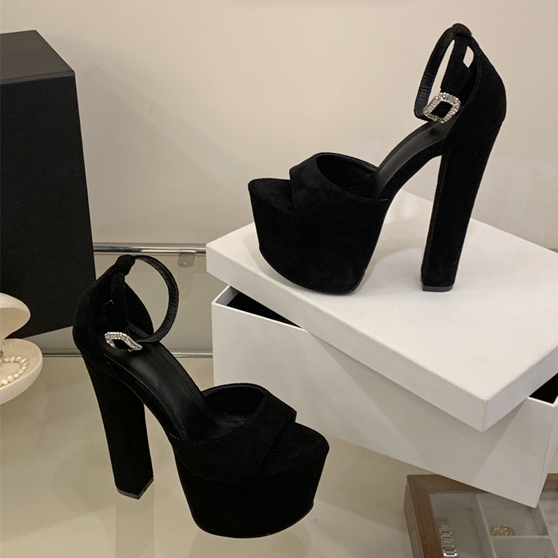 Sandali con Tacco Alto Estremo - Square Toe Mule recensione e prezzo